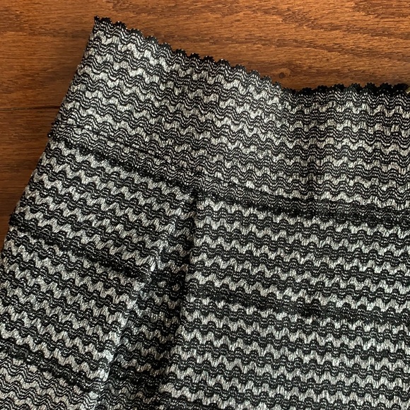 Design Lab Lord & Taylor Fit & Flare Mini Skirt Metallic Pleated Size Large - Picture 2 of 9